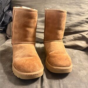 UGG WOMENS TAN CLASSIC SHORT BOOT SIZE 6
